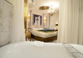 El orgullo le sumerge en una atmósfera de los palacios con abundancia de oro dormitorio hotel boutique diseno tematico