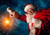 Figura emblemática para las fiestas navideñas Papa Noel trae muchos regalos