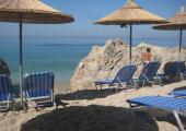 Vacaciones relajantes en un hotel albanes con playa privada playa rocosa vacaciones relajantes