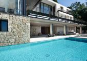 piscina grande comodidad relax