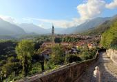 vista pueblo montanoso italia