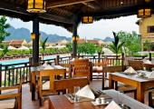 Restaurante ubicado en la terraza con vistas a la piscina restaurante cocina tipica vietnam