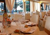 sala elegante bien equipada