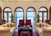 Sala de estar en suite lujosa en The Oberoi Sahl Hasheesh, Egipto confort vistas magicas hotel mar rojo