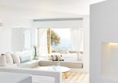 Suite lujoso diseñado en estilo mediterráneo en color blanco hotel agnandi isla mykonos
