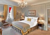 Suite “Deluxe” – elegancia en color gris suite amplia confortable hotel paris