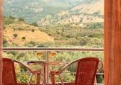 Vacaciones en un pequeño hotel familiar en Albania terraza privada simpatico hotel bb