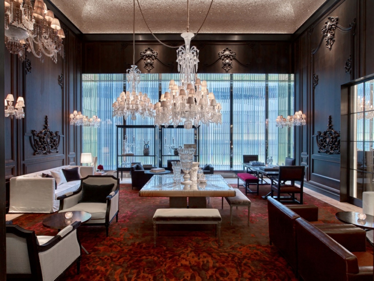 Suite amplio con decoración con cristales de la marca Baccarat