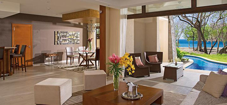 Suite de lujo con vistas, diseñada en estilo contemporáneo hotel dreams las mareas costa rica