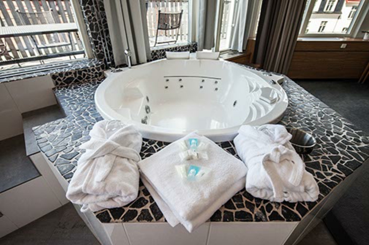 La parte del hotel dispone de una suite con jacuzzi privado alojamiento estocolmo suite extras