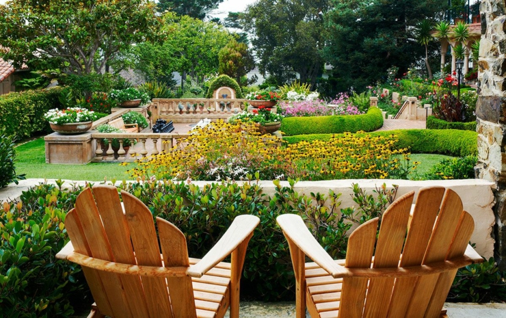 Terraza privada con vistas al jardín en hotel boutique lujosa suite vistas relax