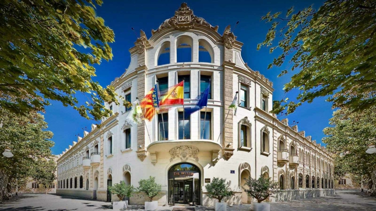 El hotel goza de una ubicación céntrica, cerca de lugares emblemáticos lujoso hotel ubicacion privilegiada