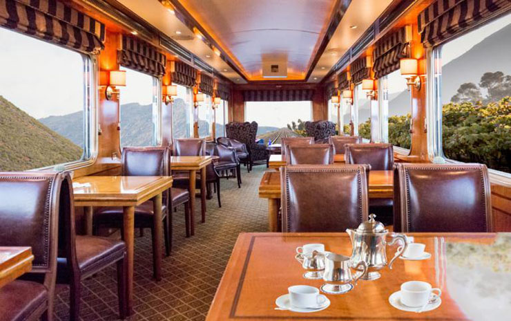 Disfrutar de una buena comida en un lujoso tren en Sudáfrica restaurante blue train sudafrica