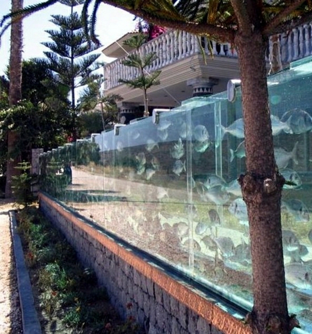 Una valla-acuario rodea a casa de este excéntrico ingeniero turco valla acuario privada turquia