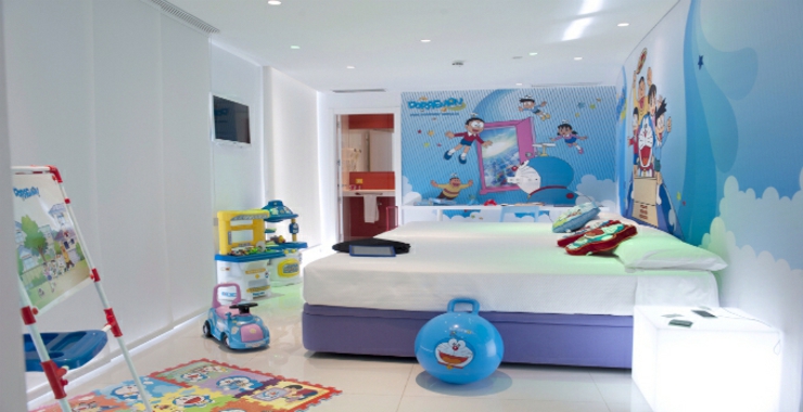 Dormitorio amplio con cama grande dedicado al doraemon habiacion confortable amigo conocido
