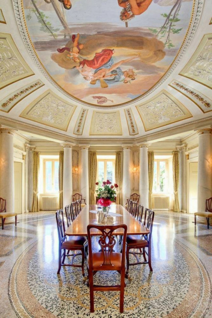 La sala más maravillosa de la Villa Napoleon I frescos comedor villa alquiler