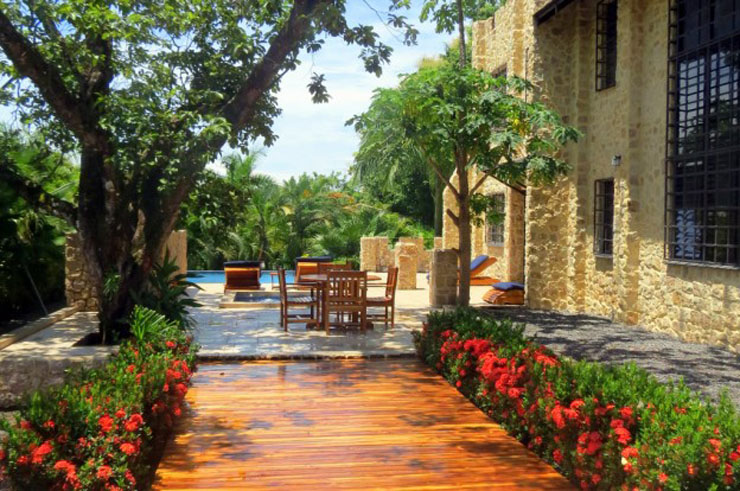 Terraza exterior de villa en el hotel Tambor Tropical tambor tropical beach resort
